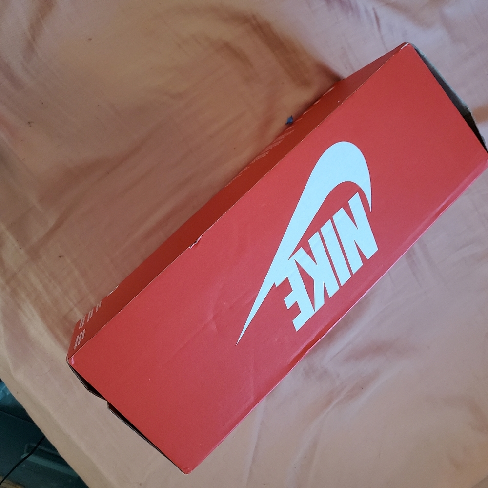 Nike slides - Picture 2 of 2